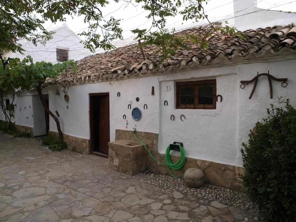 Cortijo La Gineta Pension Alcalá la Real Buitenkant foto